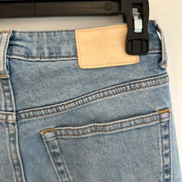 EVERLANE THE CURVY CHEEKY JEAN CROPPED LIGHT WASH JEAN WOMENS SIZE 26 - Picture 4 of 4
